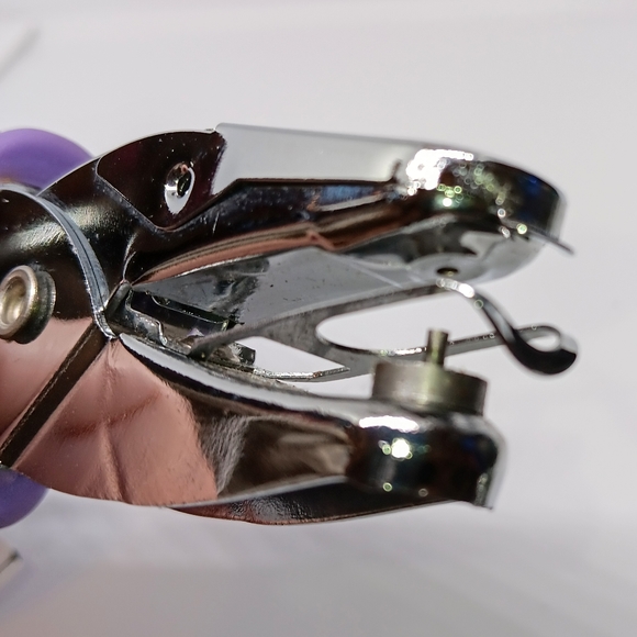 💥FISKARS Comfort Grip Hole Puncher for Scrapbooking | Shaped Hole Punches x3 - Picture 8 of 13